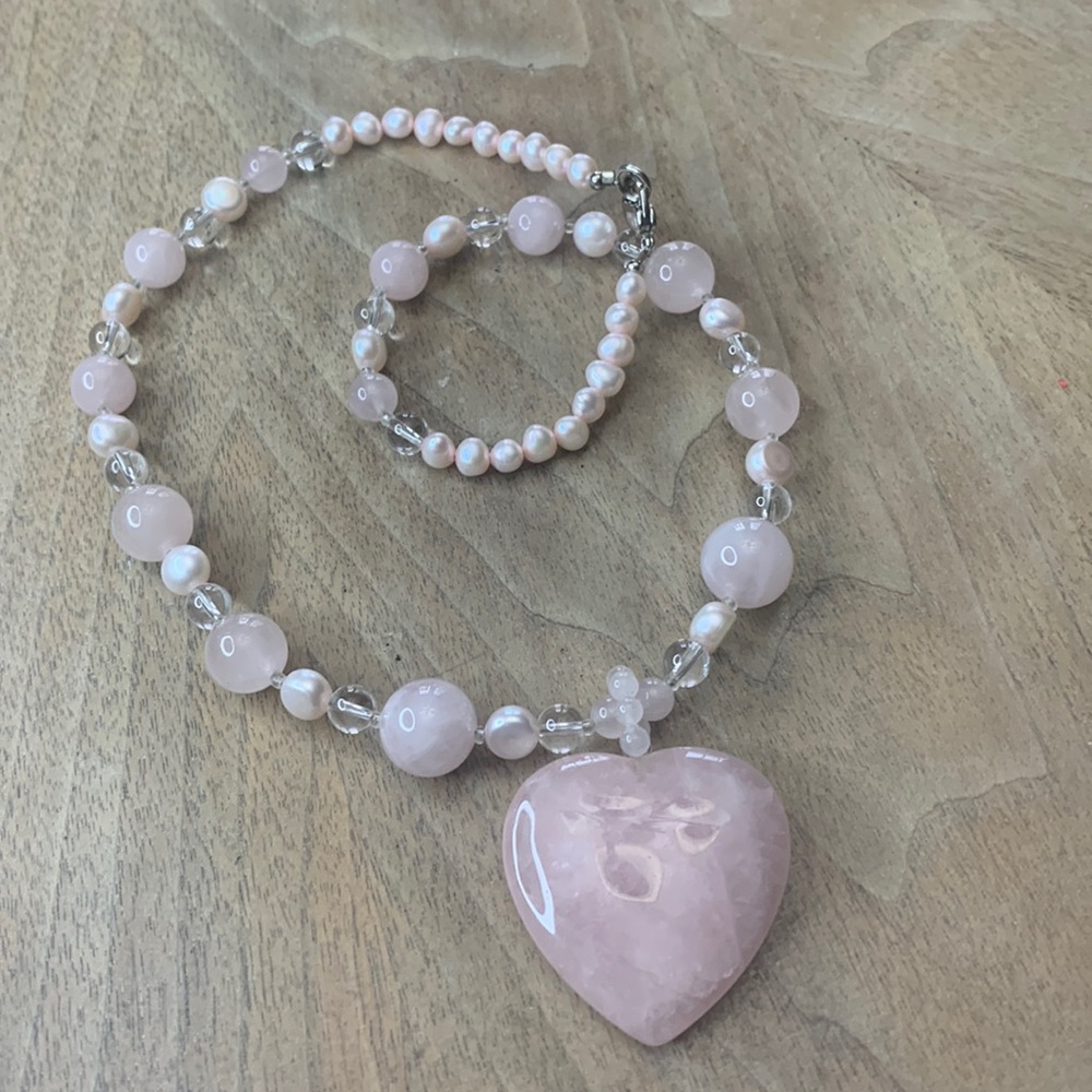 Lee Sands rose quartz pendant necklace